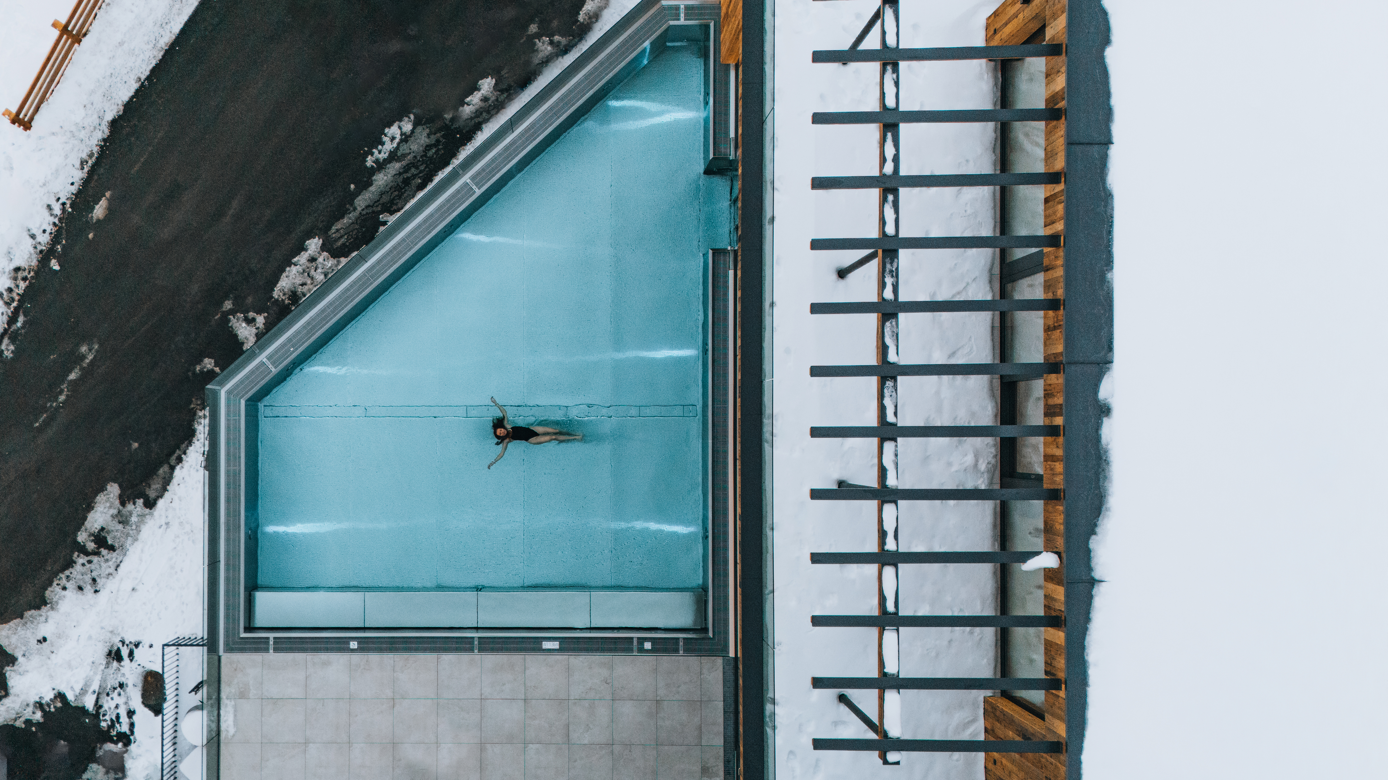 Chalet: Chalets & Aparthotel Grünwald Resort Sölden mit Pool an der Piste