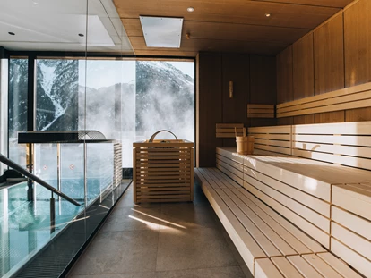Hüttendorf - Pfunds - Chalets & Aparthotel Grünwald Resort Sölden mit Pool an der Piste