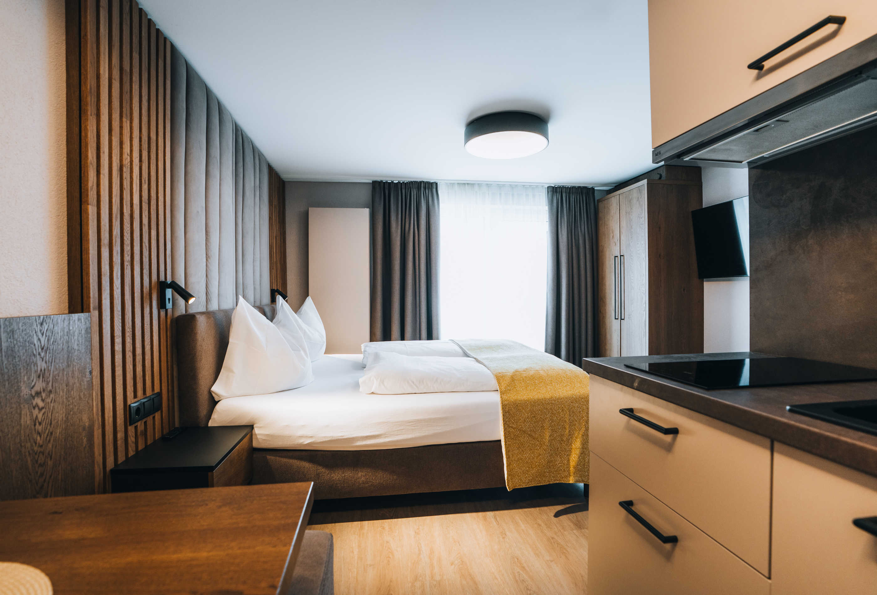 Chalet: Chalets & Aparthotel Grünwald Resort Sölden mit Pool an der Piste