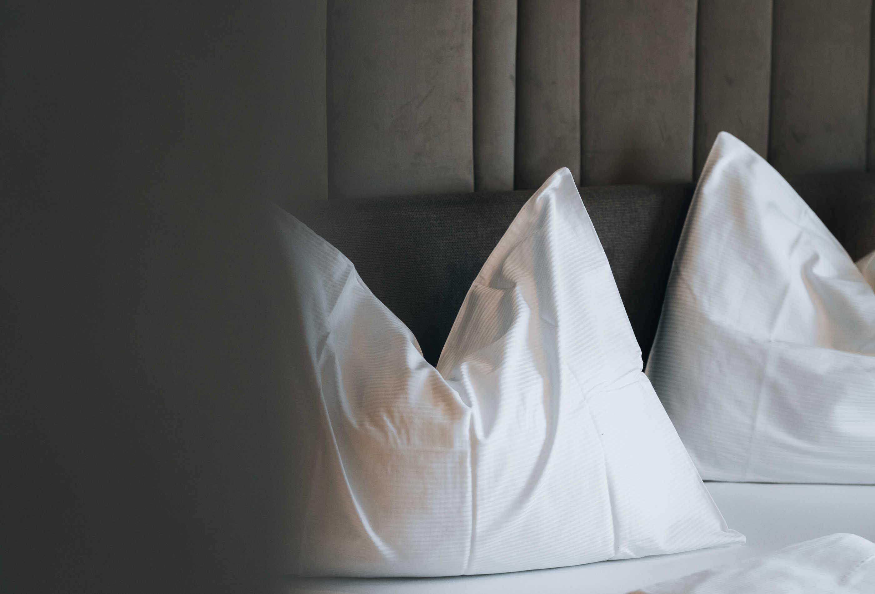 Chalet: Chalets & Aparthotel Grünwald Resort Sölden mit Pool an der Piste