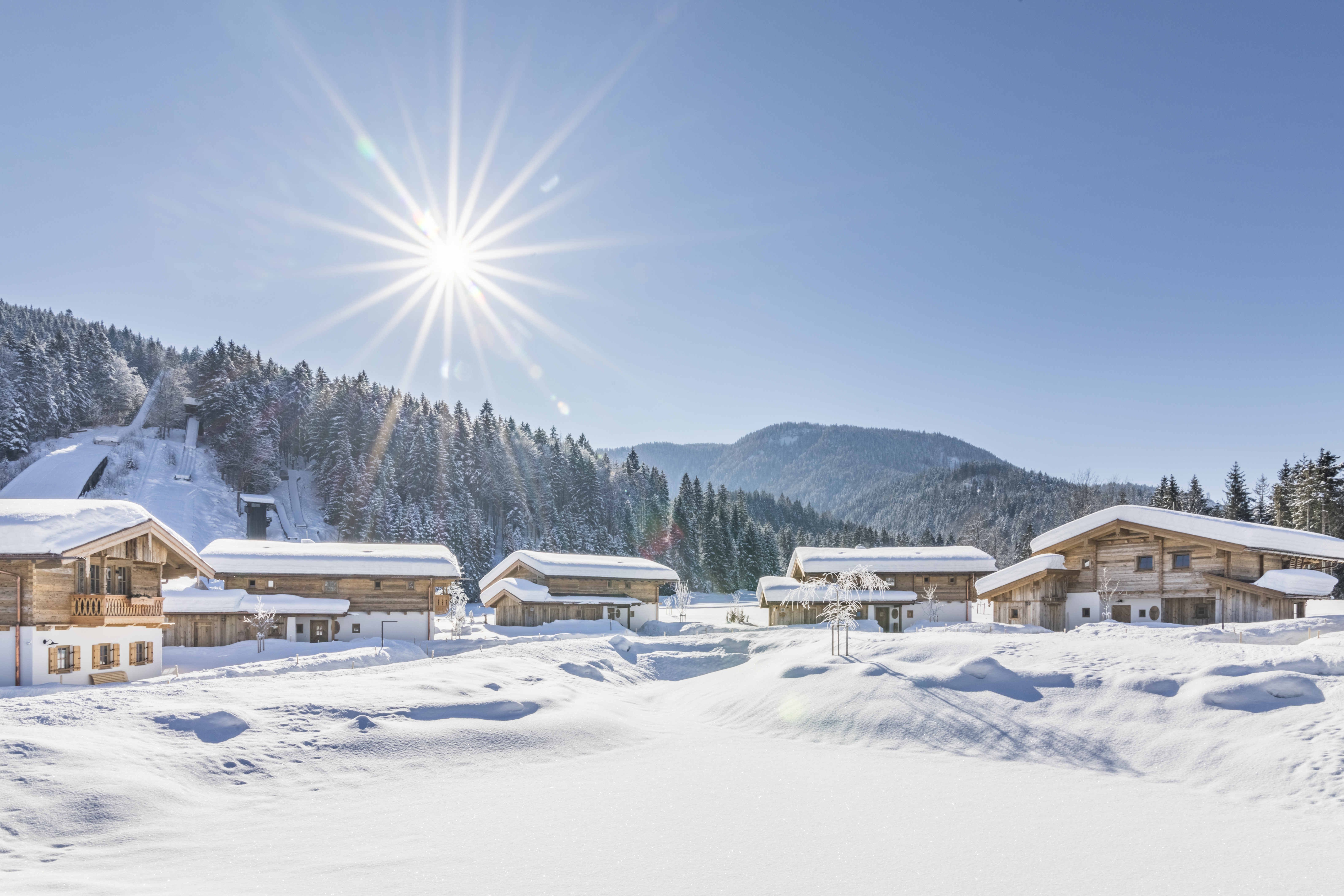 Chalet: Das Chaletdorf im Winter - Gut Steinbach Hotel Chalets SPA