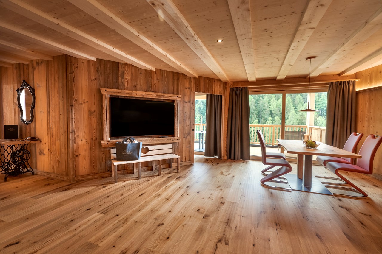 MOUNTAIN VILLAGE HASENEGG Hütten im Detail Luxus Lodge Sun