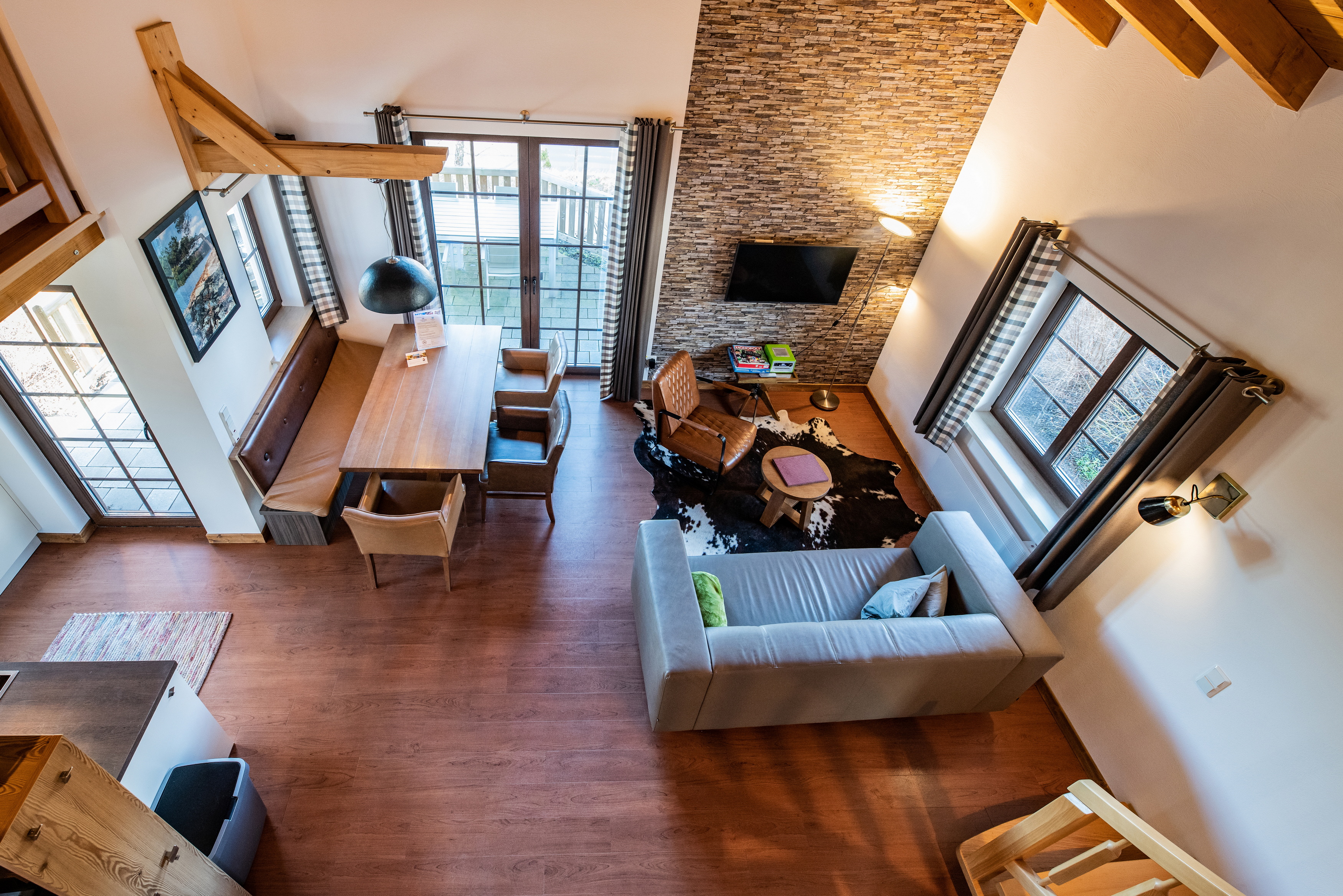 Hüttendorf - Restaurant - Bad Arolsen - Berg-Chalet Wohnbereich - Göbel´s Chaletpark Diemelsee