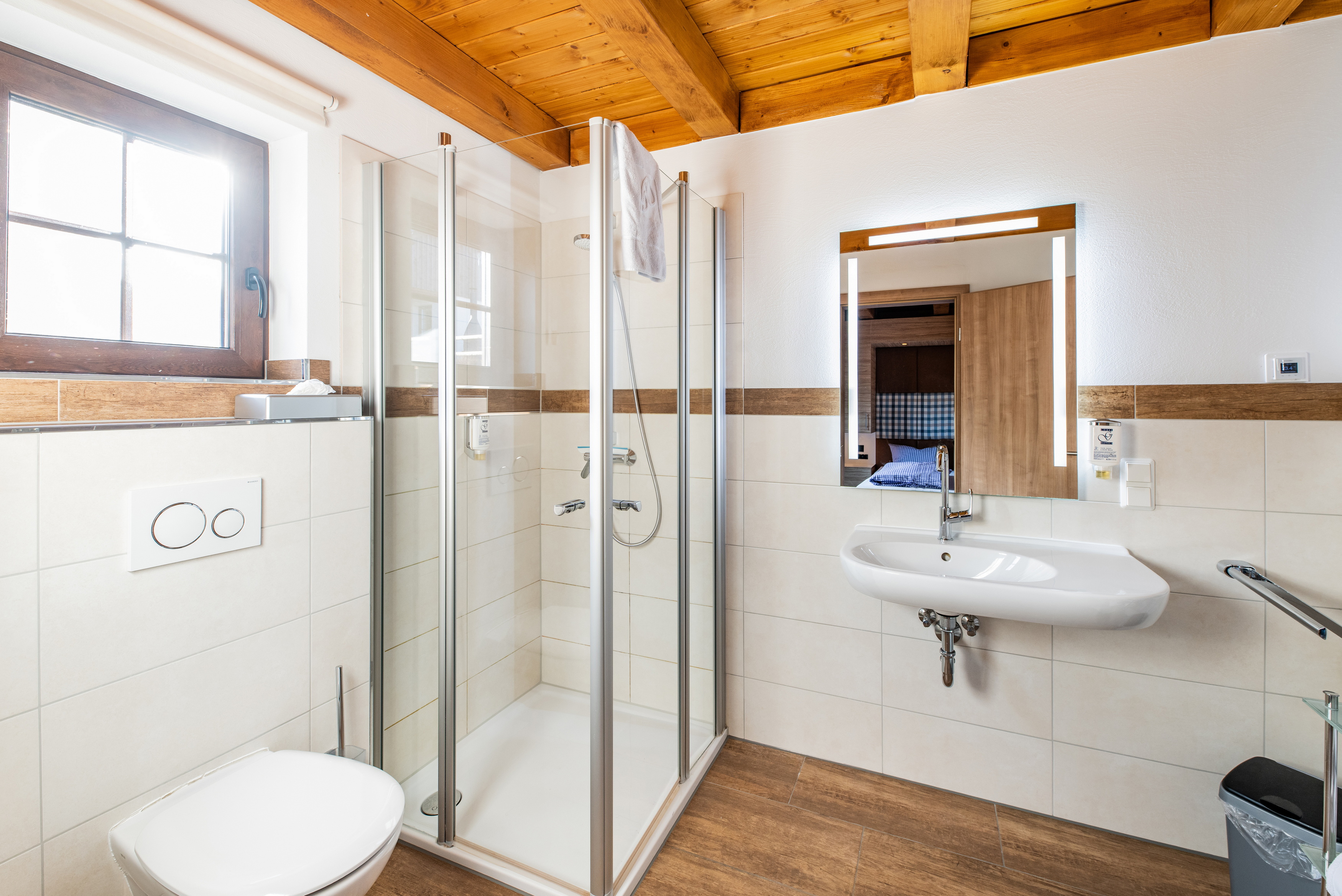 Chalet: Berg-Chalet Badezimmer - Göbel´s Chaletpark Diemelsee - Innen