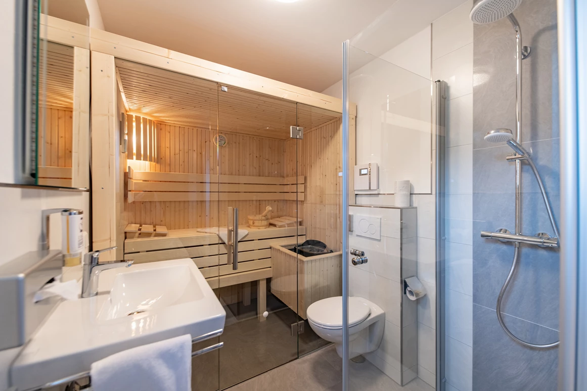 Chalet: Berg-Chalet Badezimmer mit Sauna - Göbel´s Chaletpark Diemelsee - Innen