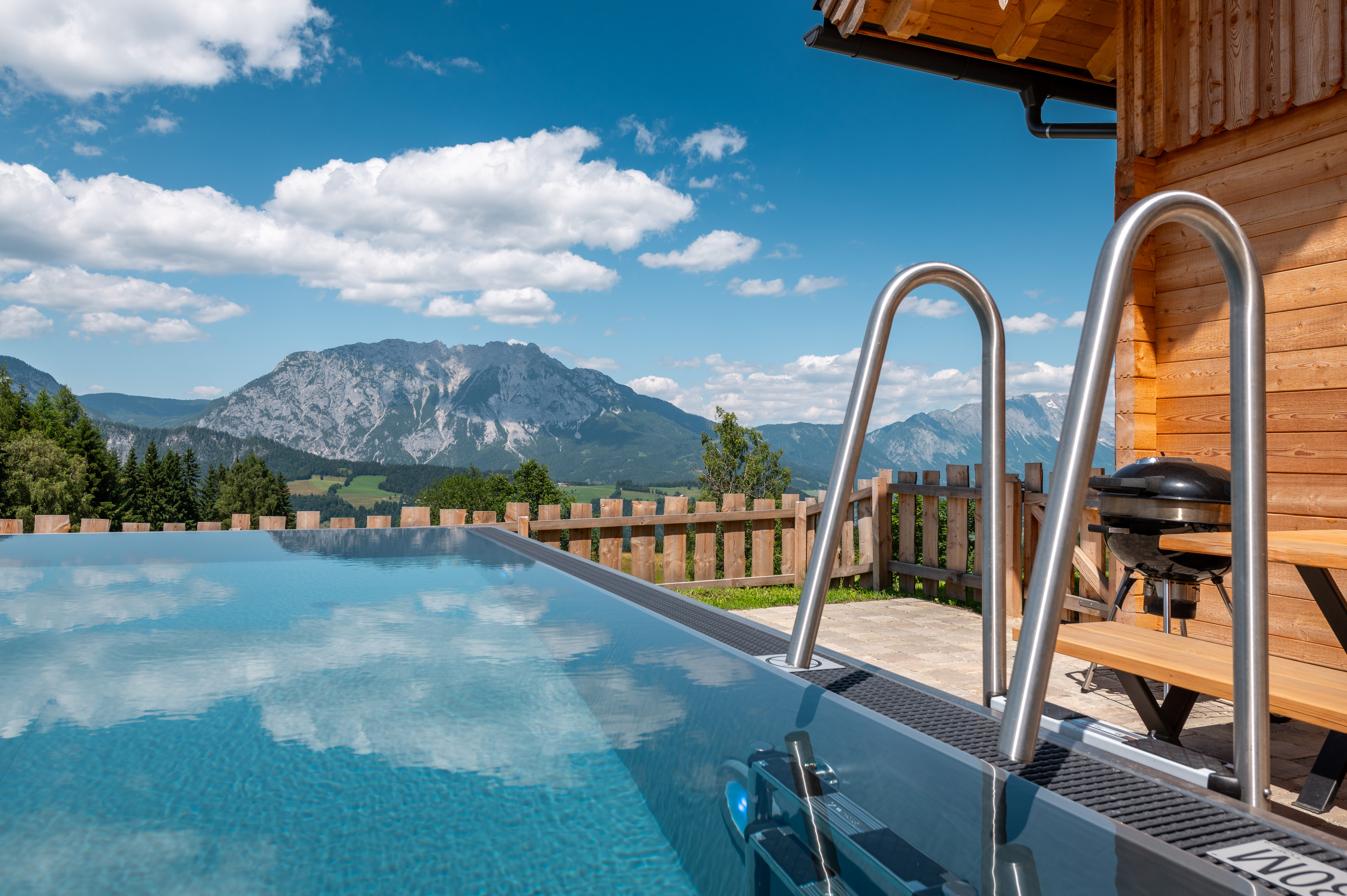 Chalet: Chalet mit eigenem Pool - Hüttendorf Dachsteinblick