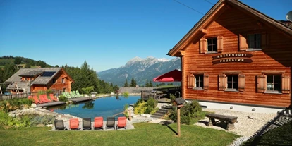 Hüttendorf - Chaletgröße: 8 - 10 Personen - Die Rezeptionshütte mit Badeteich - Hüttendorf Pruggern