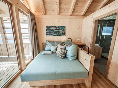 Hüttendorf - Chaletgröße: 8 - 10 Personen - Badehaus mit Daybett zum Lesen und Entspannen - Im Franzerl am Weissensee