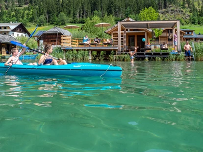Hüttendorf - Chaletgröße: 8 - 10 Personen - Badesteg mit Badehaus. Ein Ruderboot und 2 Stück 2er Kanus stehen Ihnen exklusiv zur Verfügung. - Im Franzerl am Weissensee