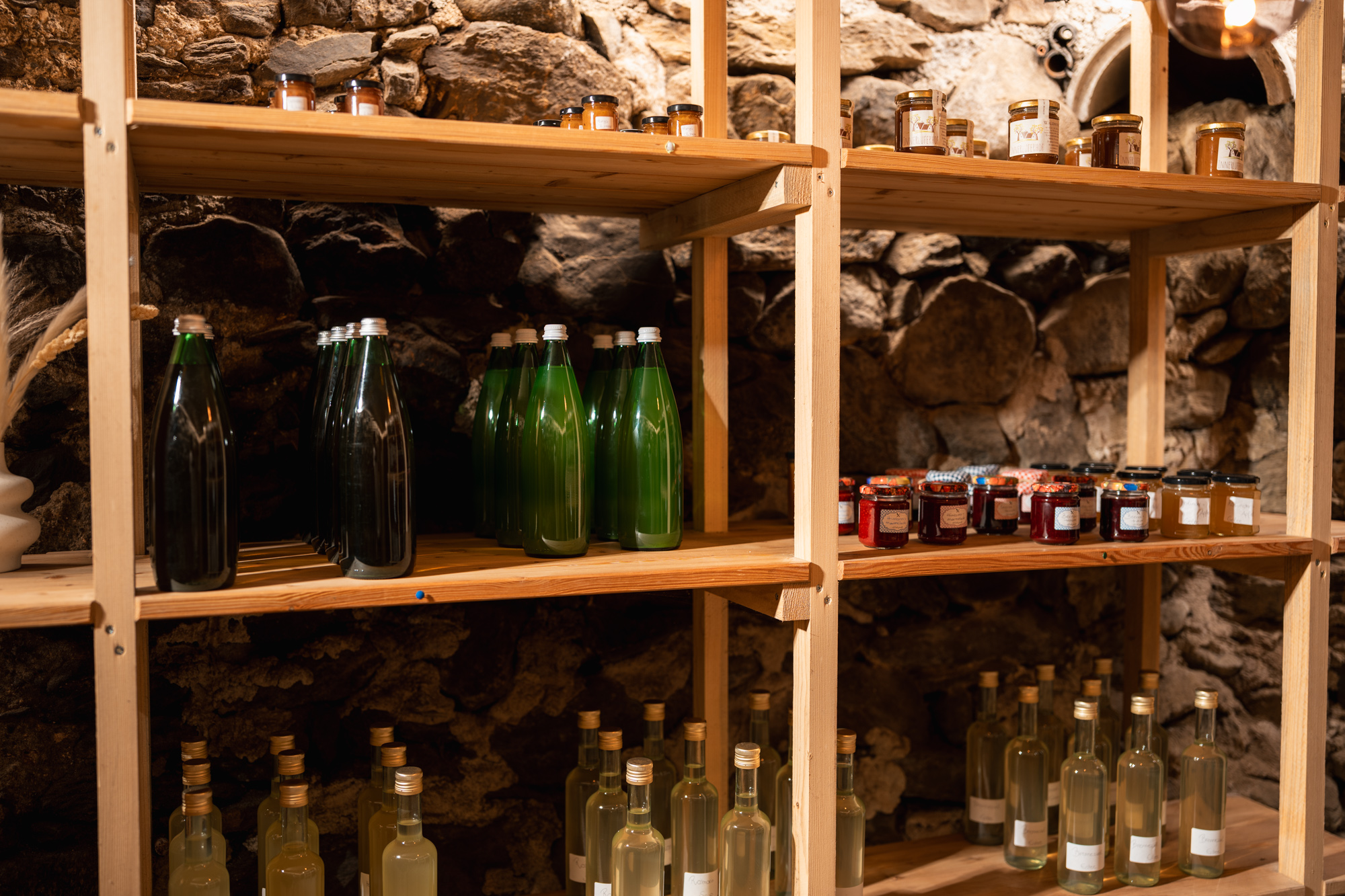 Chalet: Hofladen - Chalet Resort Innerluferhof - Essen | Trinken, Innen