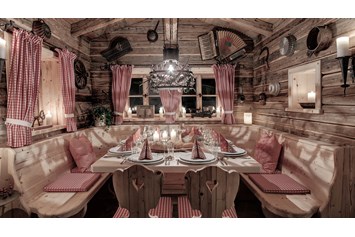 Chalet: INNs HOLZ Chaletdorf Holzfällerhütte - das kleinste Restaurant im Böhmerwald für nur bis zu sechs Personen - INNs HOLZ Chaletdorf