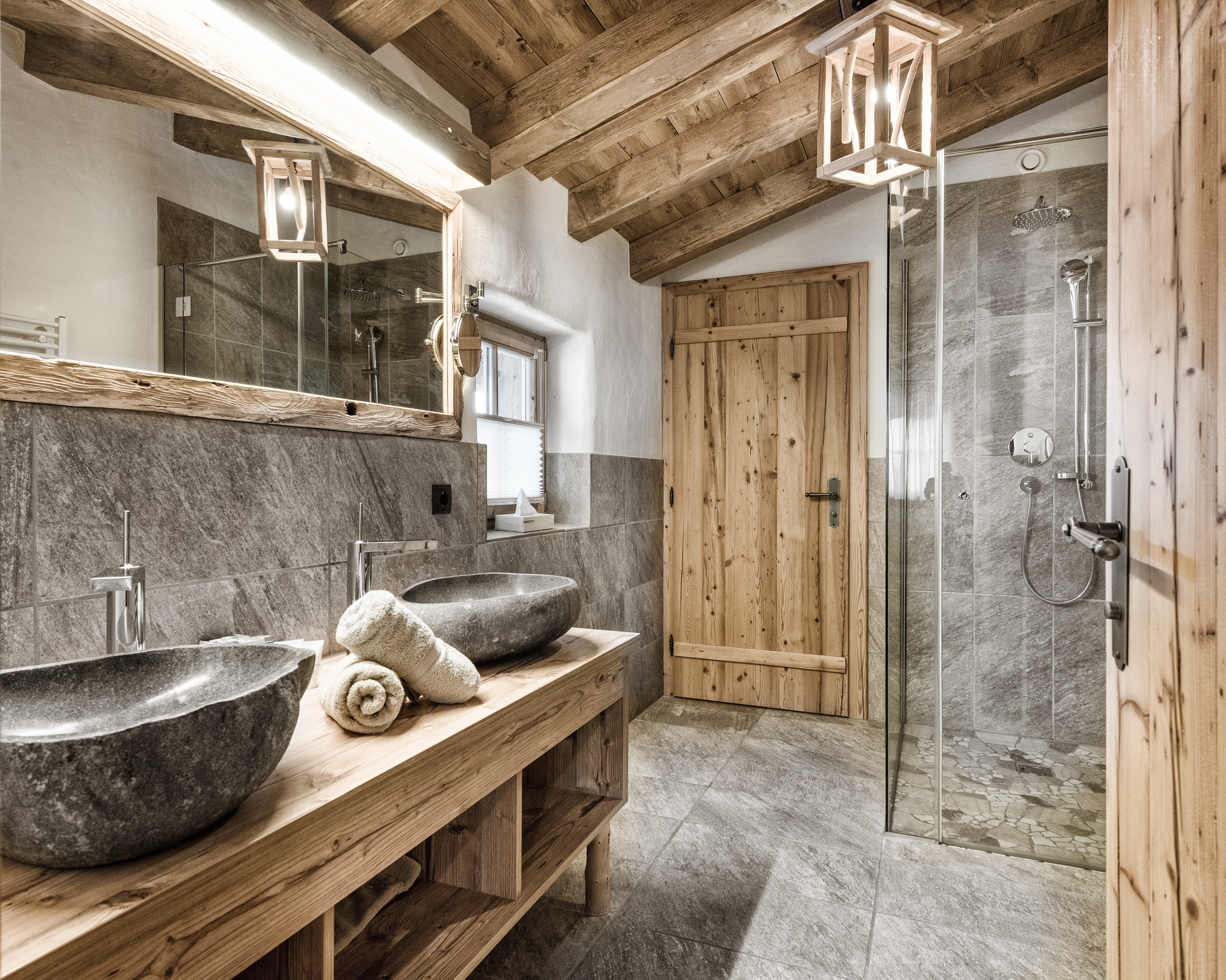 Chalet: Hüttendorf Ladizium