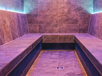 Hüttendorf - Schröcken - Eine Himalaya Salzstein Sauna, ein Türkisches Dampfbad sowie eine Bio-Sauna mit herrlichem Ruheraum laden zur Entspannung nach einem traumhaften Ski- oder Wandertag ein. - Lux Alp