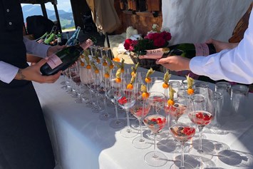 Chalet: Getränkebar bei einer Hochzeit - Chalet Bischoferalm