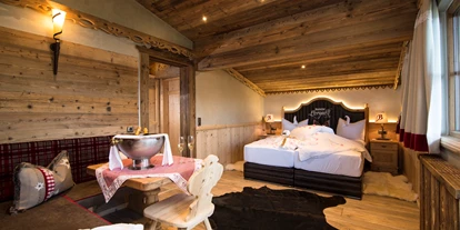 Hüttendorf - Fügenberg - Doppelzimmer im Haupthaus mit Dusche/WC, TV und Balkon oder Terrasse - Luxus Chalet Bischofer-Bergwelt