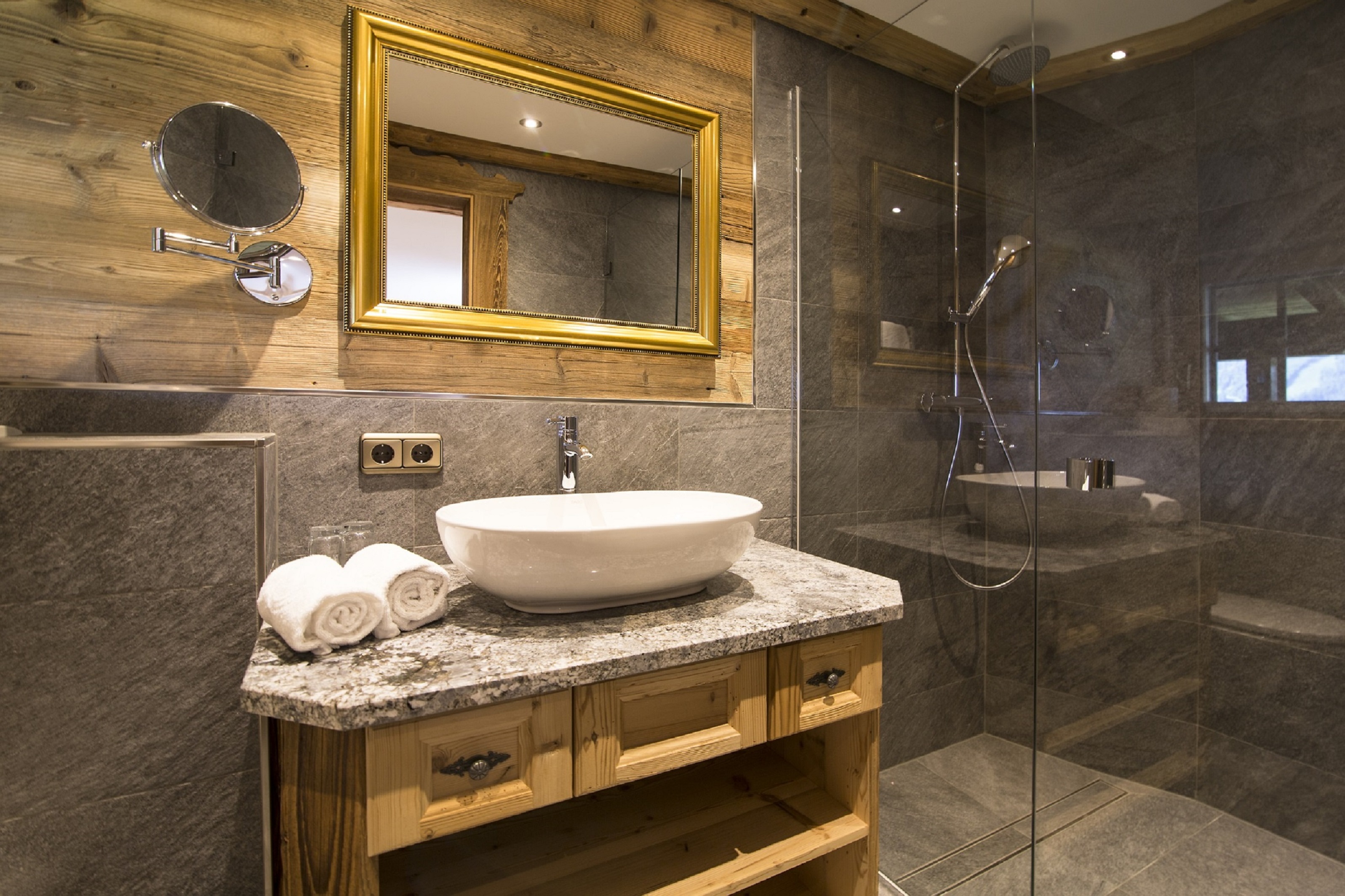 Chalet: Badezimmer - Luxus Chalet Bischofer-Bergwelt