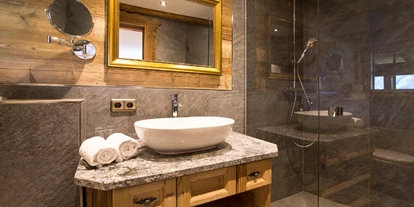 Hüttendorf - Fügenberg - Badezimmer - Luxus Chalet Bischofer-Bergwelt