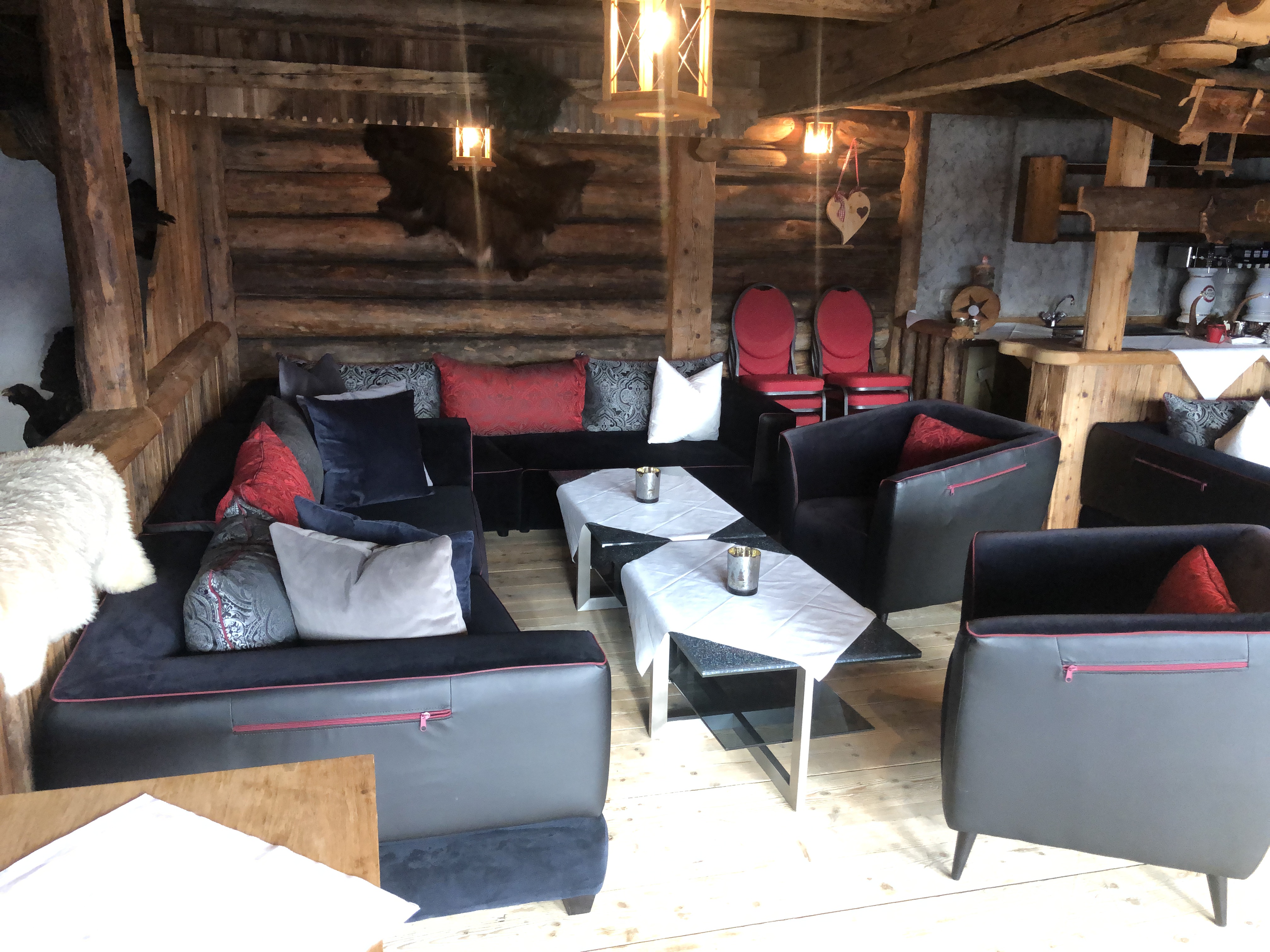 Chalet: im 1. Stock können Sie sich entspannen beim Lesen oder Fernsehen - Luxus Chalet Bischofer-Bergwelt