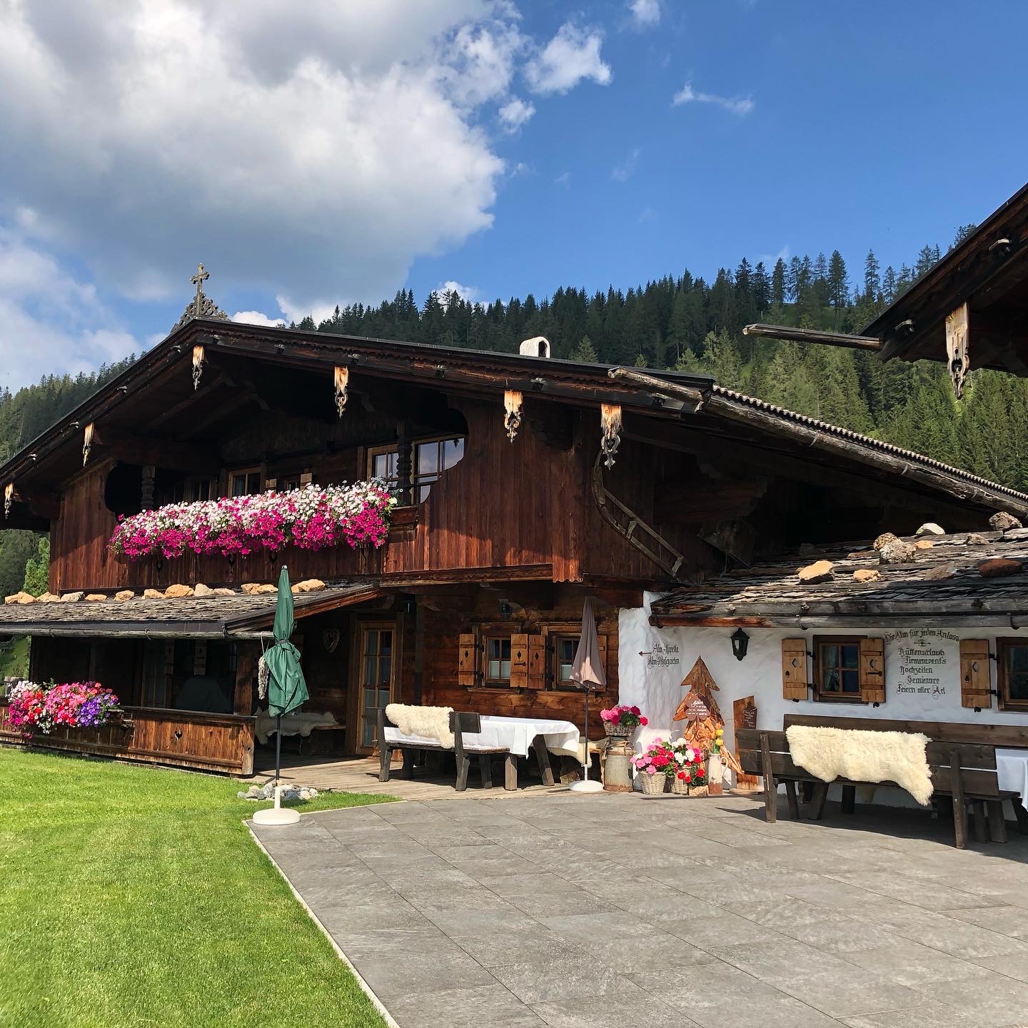 Chalet: große Terrasse zum Feiern oder Shouten - Luxus Chalet Bischofer-Bergwelt