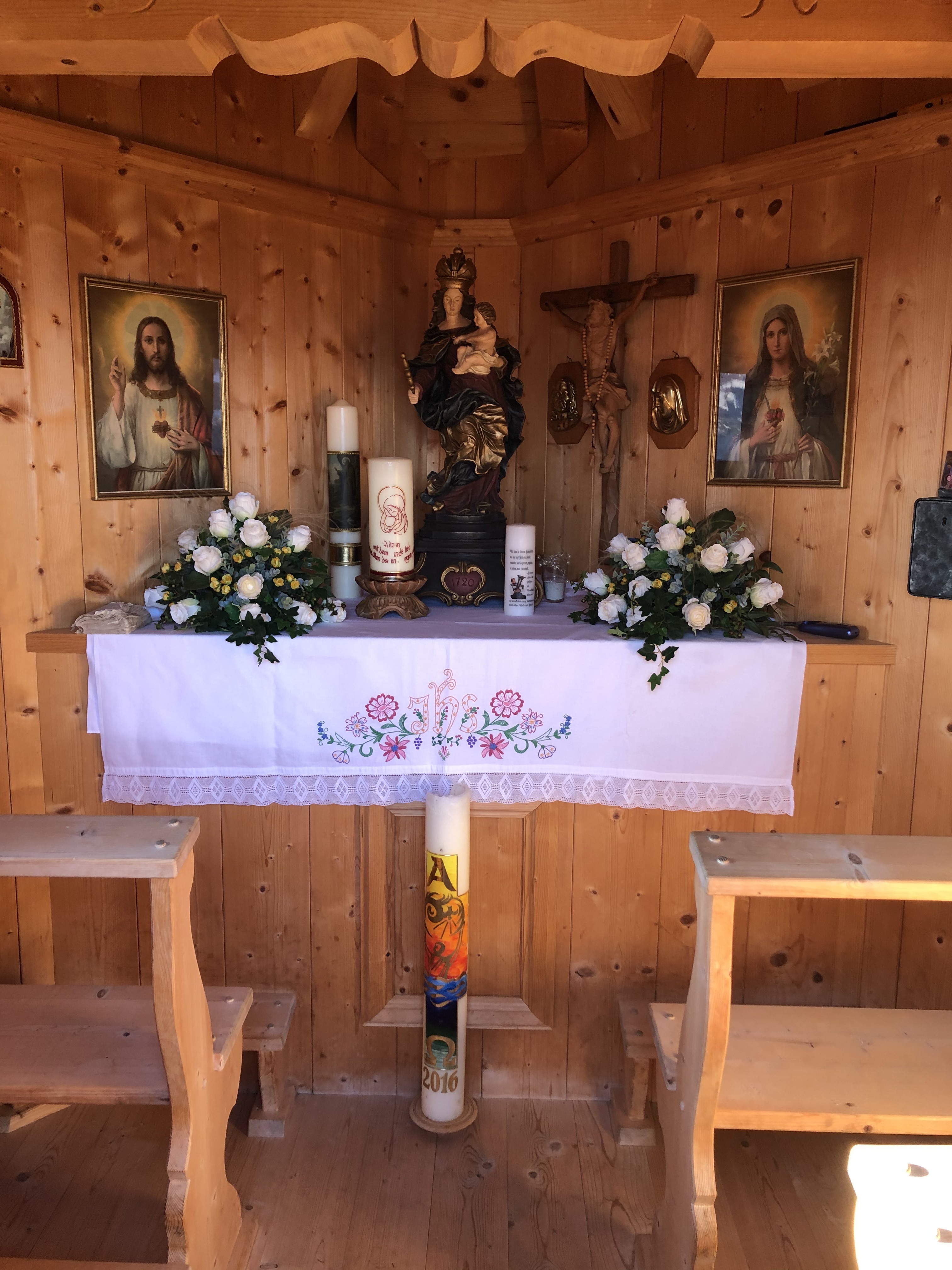 Chalet: Innenfoto Kapelle  - Luxus Chalet Bischofer-Bergwelt