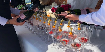 Hüttendorf - Fügenberg - Getränkebar bei einer Hochzeit - Luxus Chalet Bischofer-Bergwelt