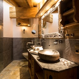 Chalet: Badezimmer der Suite - Luxuschalet Bischofer-Bergwelt