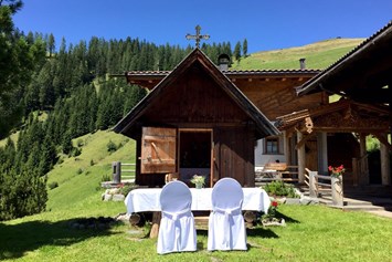 Chalet: Unsere Almkapelle, wo die Brautpaare getraut werden - Luxuschalet Bischofer-Bergwelt