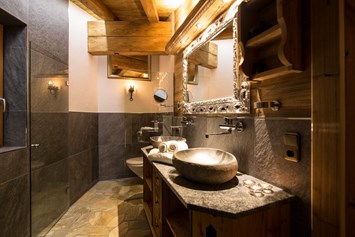 Chalet: Badezimmer der Suite - Luxuschalet Bischoferalm