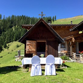 Chalet: Unsere Almkapelle, wo die Brautpaare getraut werden - Luxuschalet Bischoferalm