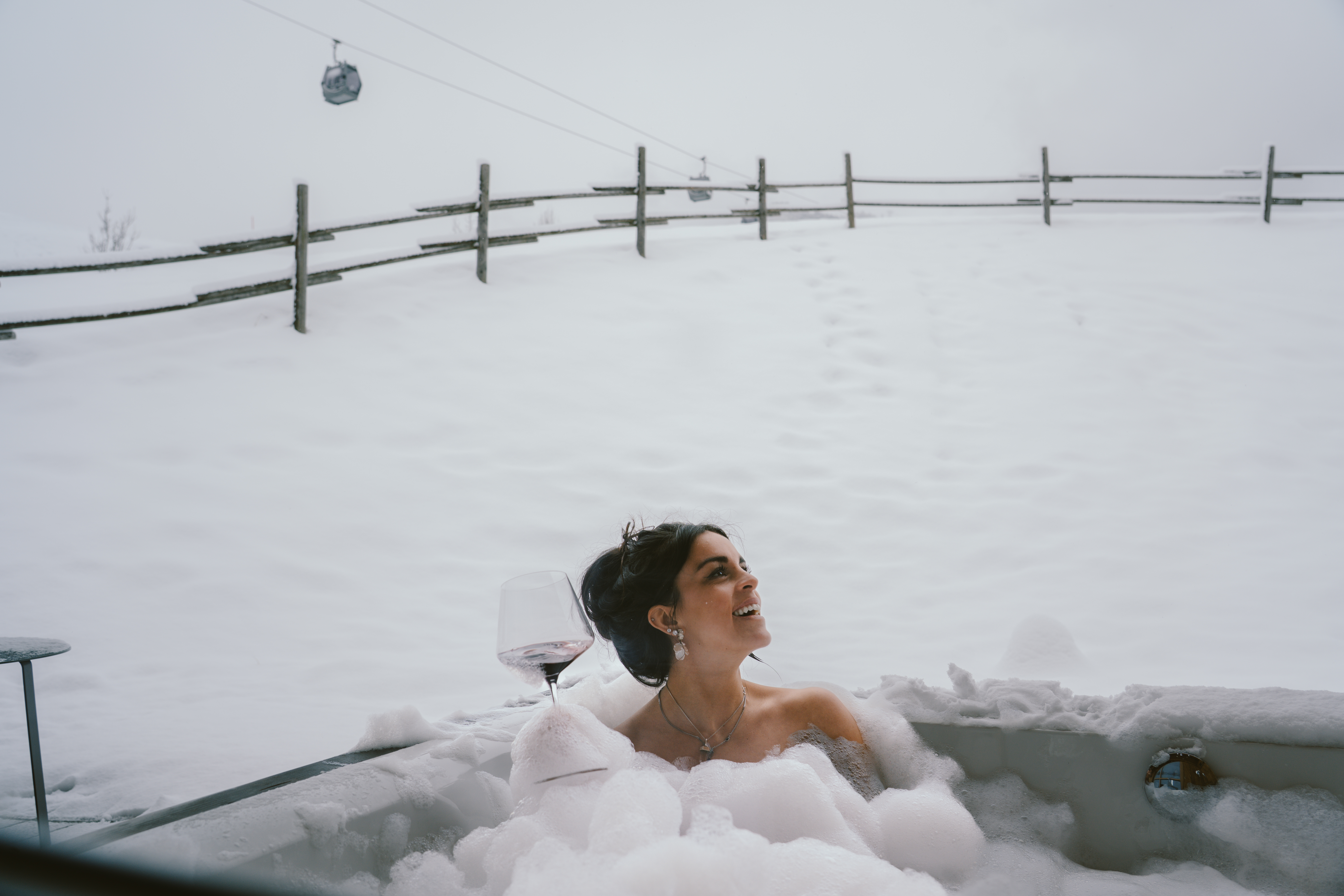 Chalet: Ein ganz besonderer Rückzugsort: In der privaten Außenbadewanne des Berg-Gletscher-SPA-Chalets genießen Sie wohltuende Entspannung inmitten der beeindruckenden Bergwelt. - Bergdorf Hotel Zaglgut Ski In & Ski Out