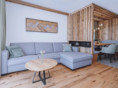 Hüttendorf - Chaletgröße: 4 - 6 Personen - Pinzgau - Beispiel Wohnraum Chalets - Bergdorf Hotel Zaglgut Ski In & Ski Out