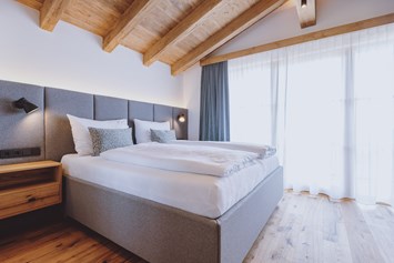 Chalet: Schlafzimmer Chalets - Bergdorf Hotel Zaglgut Ski In & Ski Out