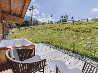 Hüttendorf - Chaletgröße: 4 - 6 Personen - Pinzgau - Außenbadewanne Berg Spa und Gletscher Spa Chalets - Bergdorf Hotel Zaglgut Ski In & Ski Out