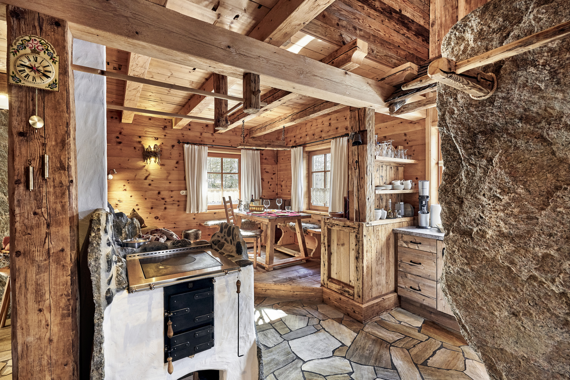 Almhütten Moll am Haldensee Hütten im Detail Felsenhütte