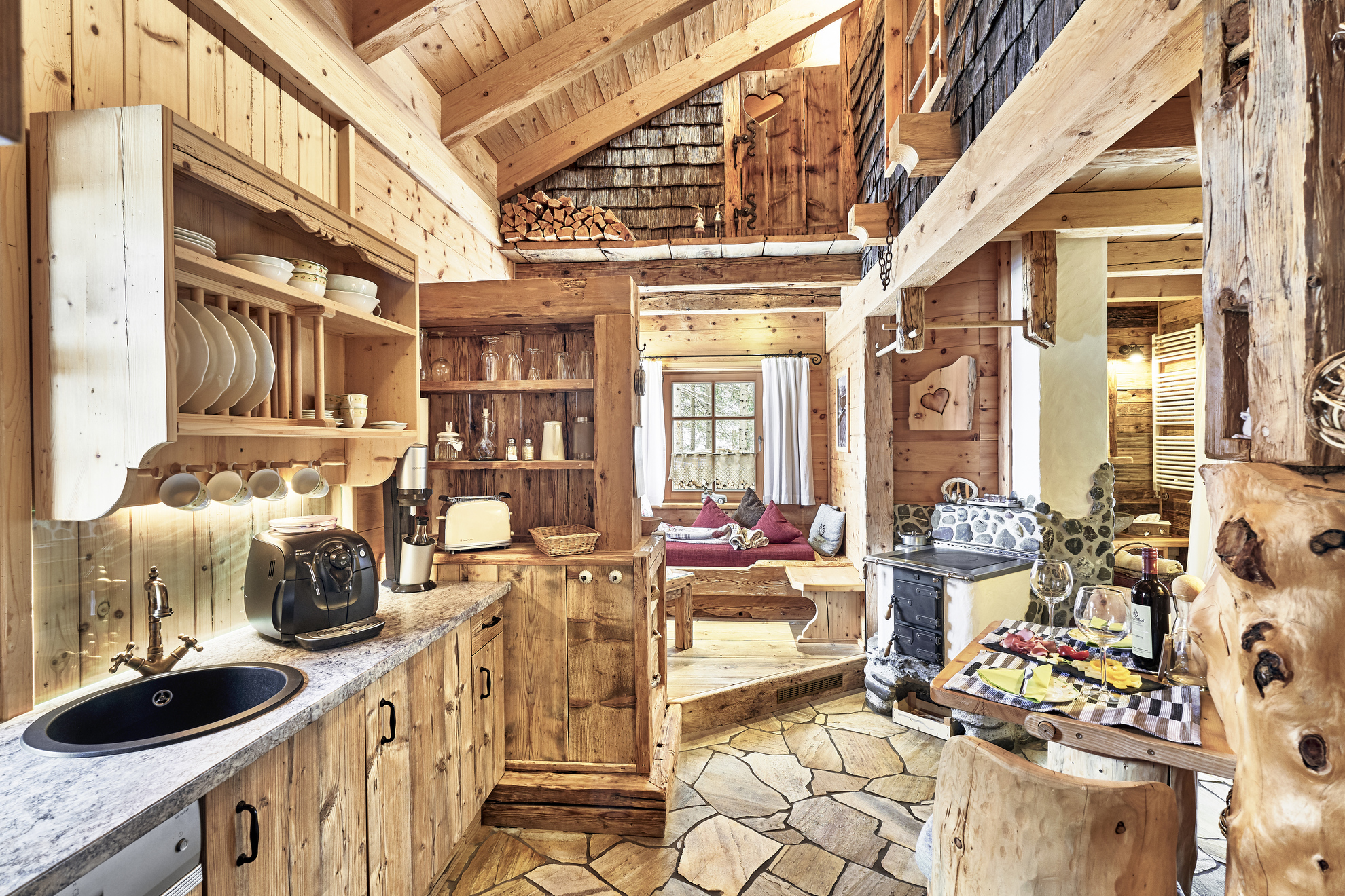 Almhütten Moll am Haldensee Hütten im Detail Zirben -Heustadel