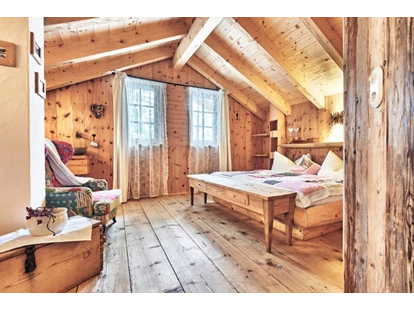 Hüttendorf - Schröcken - Schlafboden im Zirben -Heustadel mit viel Zirben -Holz - Almhütten Moll am Haldensee