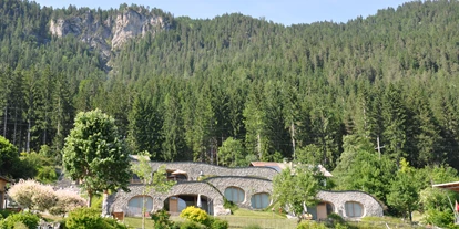 Hüttendorf - Schwerpunkt: Badeurlaub - Chalets im Hobbit-Style - Erdhäuser und Suiten im Hobbit-Style