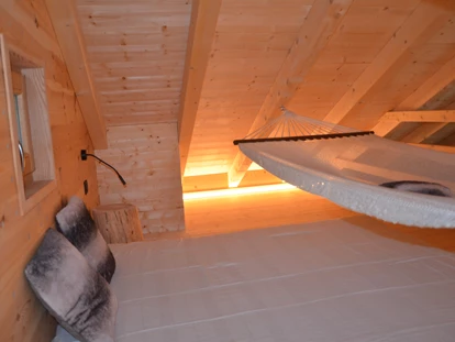 Hüttendorf - Hot Tub: beim Chalet - Dachgalerie - Naturchalet
