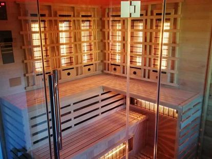 Hüttendorf - Hot Tub: beim Chalet - Infrarotsauna - Naturchalet