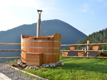 Hüttendorf - Hot Tub: beim Chalet - Hot Tub im Garten - Naturchalet