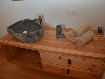 Hüttendorf - Hot Tub: beim Chalet - Badezimmer - Naturchalet