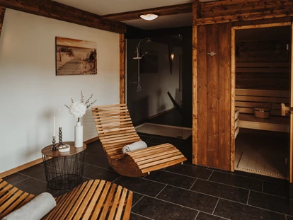 Hüttendorf - Parkplatz direkt an der Hütte - Sauna & Ruheraum  - Oberwald Chalets