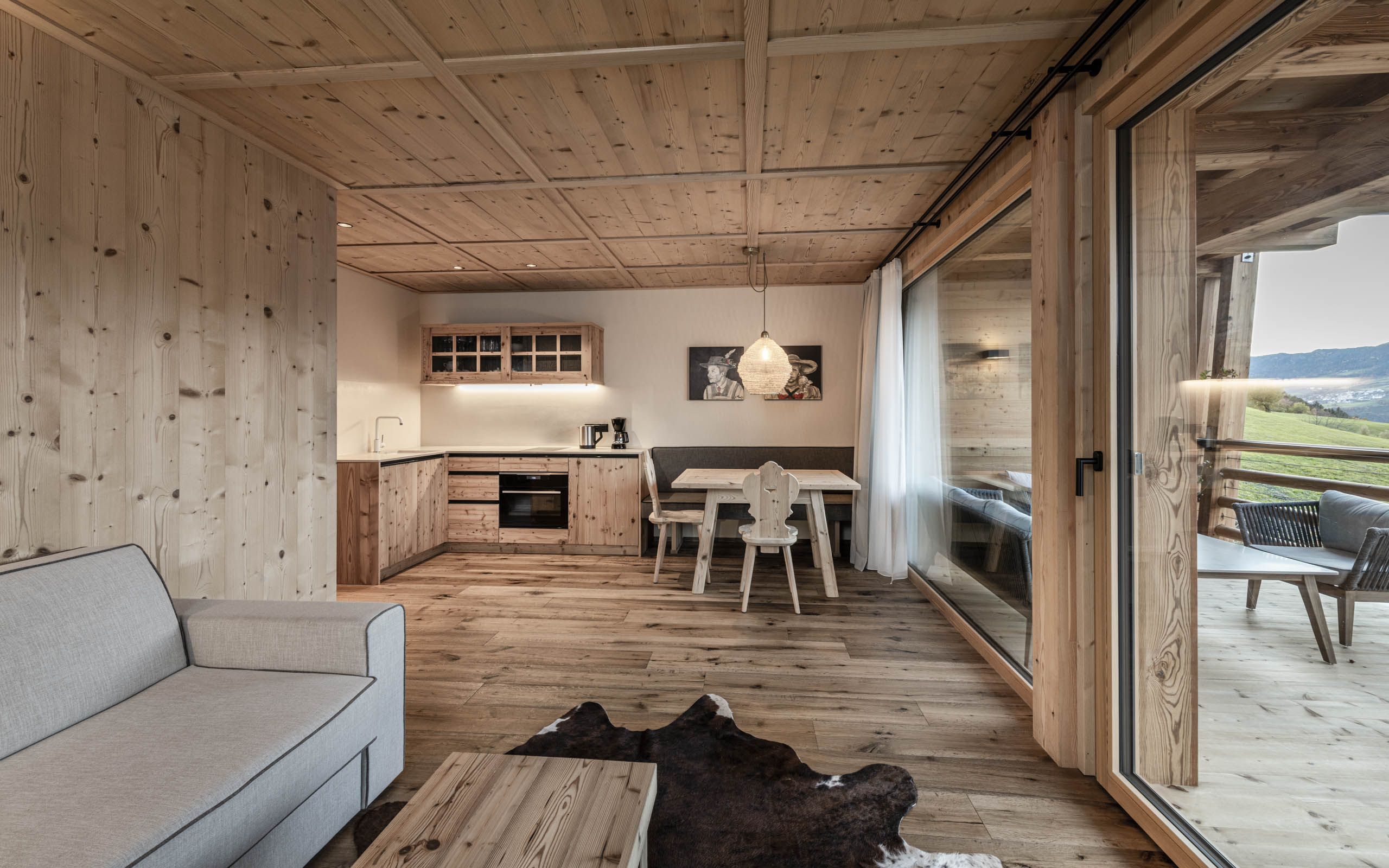 Chalet: Apartment Chalet- 2 Schlafzimmer- 2 Bäder Wohnraum Chalet Meinhard und Helmuth - Presulis Hideaway Apartments & Restaurant