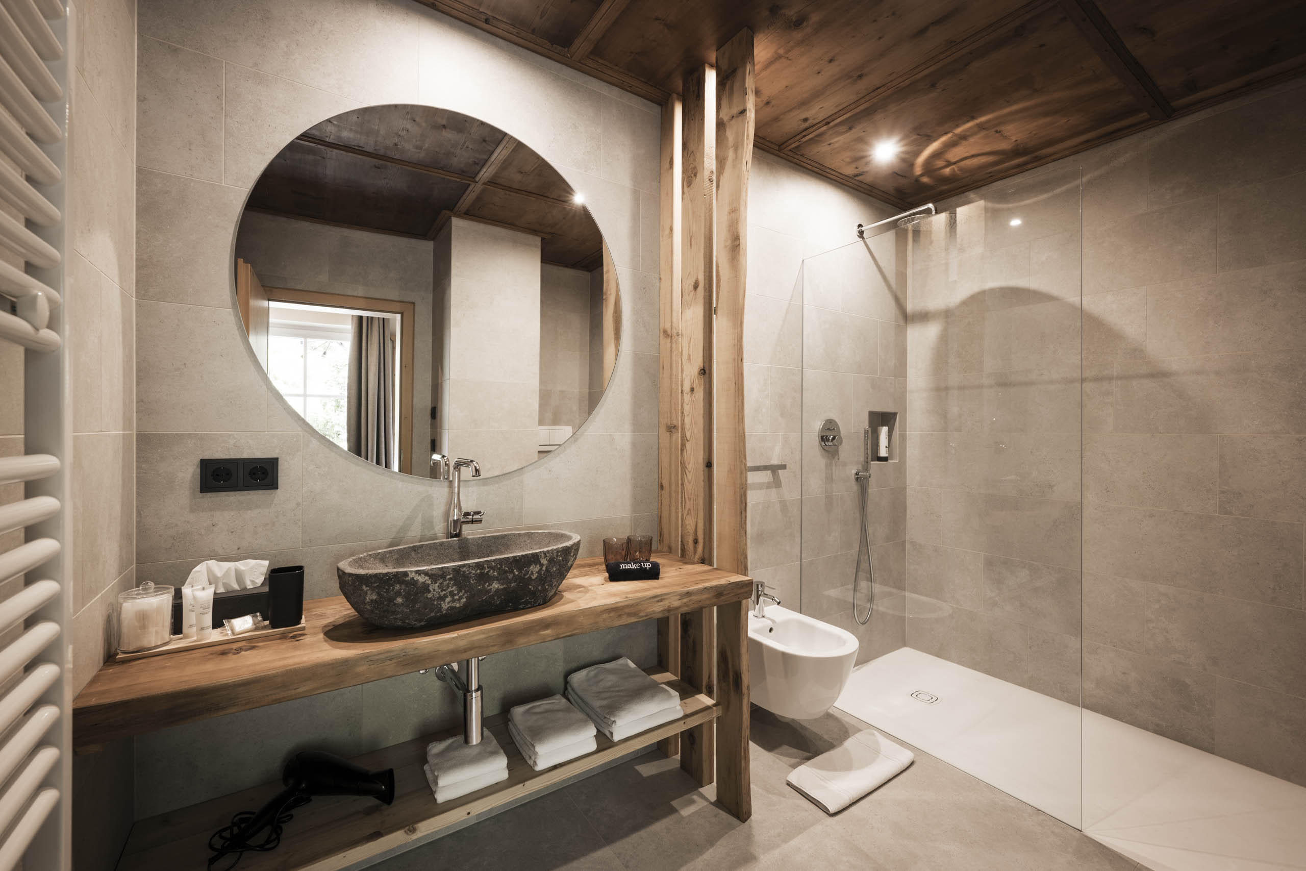 Chalet: Presulis Hideaway Apartments & Restaurant