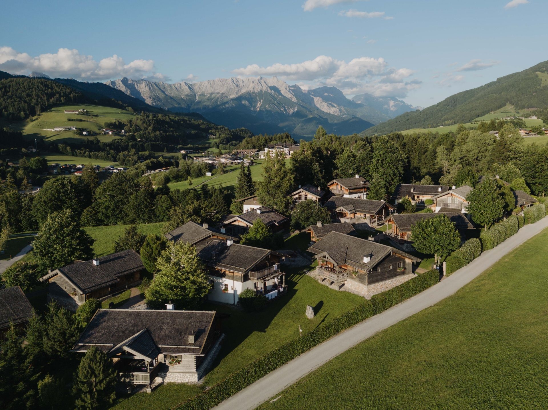 Hüttendorf - Reit im Winkl - Chaletdorf im Sommer - Naturresort Puradies 