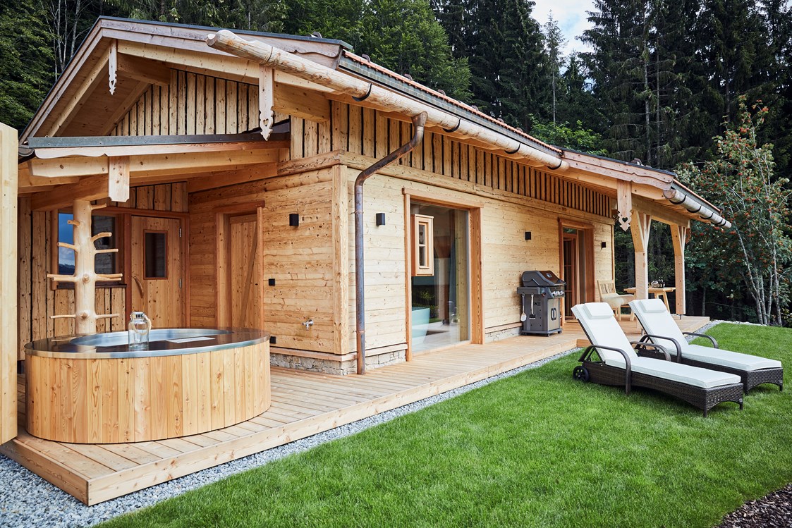Chalet: Außenwhirlpool 24h beheizt
Finnische Sauna 

eigenen Napoleon-Gasgrill für gemütliche Grillabende auf der eigenen Terrasse - Dreisessel-Chalets 