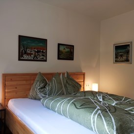 Chalet: Schlafzimmer 1 (Erdgeschoss) - Lodge Mira  - TYROL PURElife Lodges 