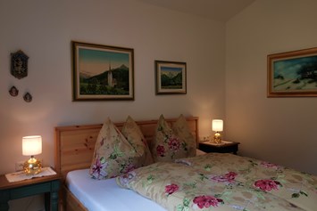 Chalet: Schlafzimmer 2 (erster Stock) - Lodge Mira  - TYROL PURElife Lodges 