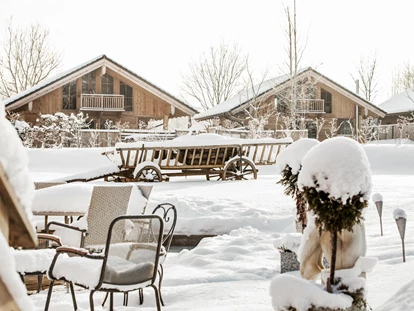 Hüttendorf - Hot Tub: beim Chalet - Die Bayern Chalets sind zu jeder Jahreszeit idealer Rückzugsort vom Alltag.  - Bayern Chalets