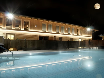 Hüttendorf - Hot Tub: beim Chalet - Wellness und Spa "Bergerbad" - Bayern Chalets